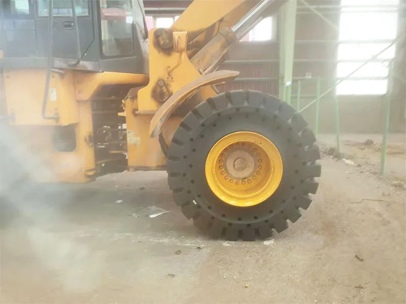 โรงงานกระจกแห่งหนึ่งในบราซิลใช้ยางตันขนาด 23.5-25