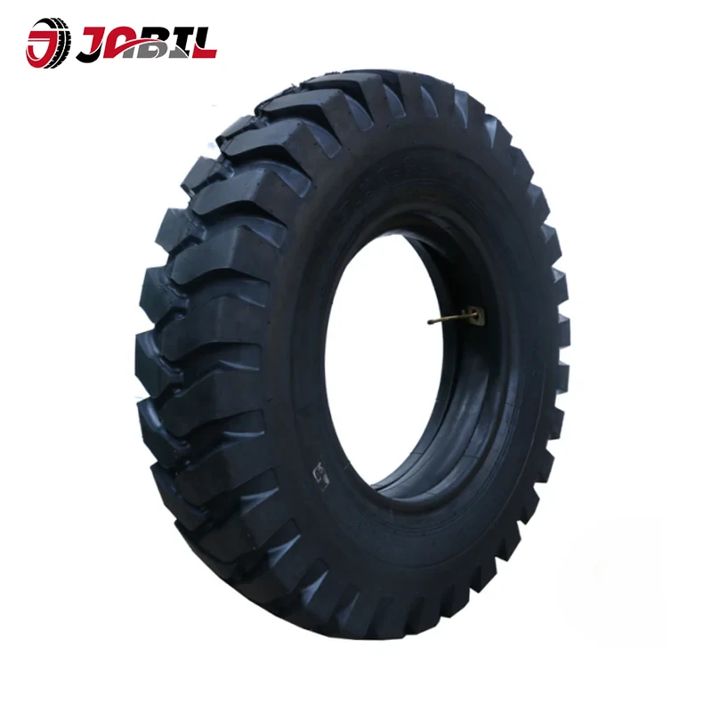 ยางรถขุดและร่องลึก ยางรถขุดและร่องลึก